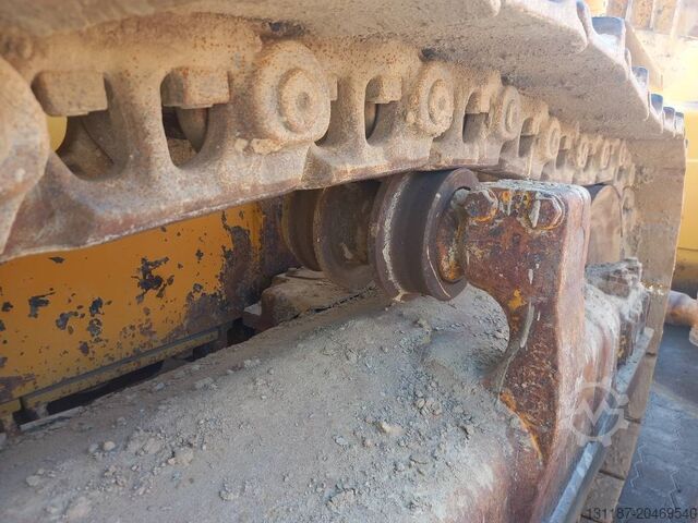 Nivelační stroj Komatsu D155A-6R (4 Pcs available in Abu Dhabi)