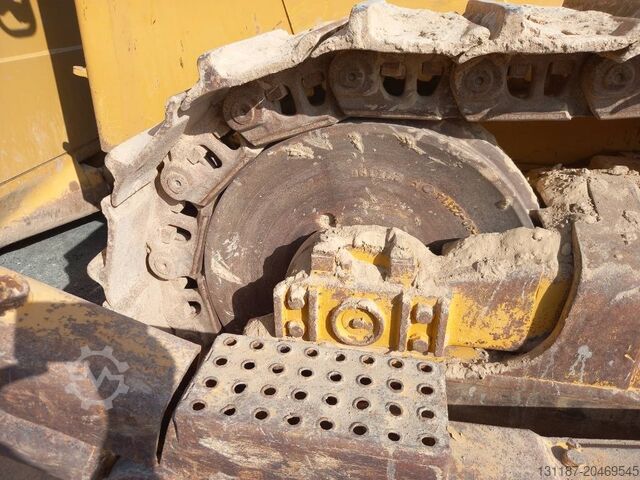 Nivelační stroj Komatsu D155A-6R (4 pcs available in Abu Dhabi)