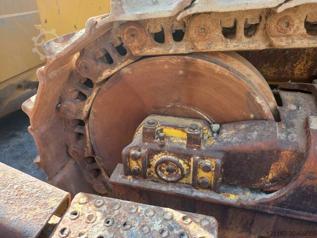 Nivelační stroj Komatsu D155A-6R (4 Pcs available in Abu Dhabi)