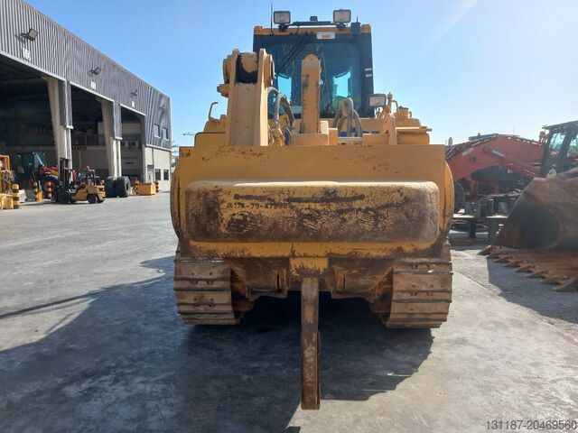 Nivelační stroj Komatsu D155A-6R (4 Pcs available in Abu Dhabi)