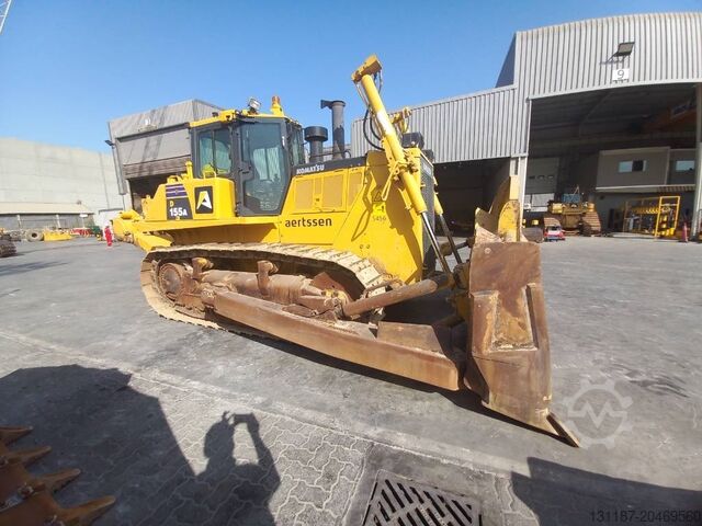 Nivelační stroj Komatsu D155A-6R (4 Pcs available in Abu Dhabi)
