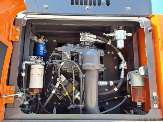 Grävmaskin med larvband Doosan DX530LC-7M