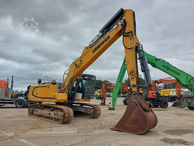 Grävmaskin med larvband Liebherr R936LC