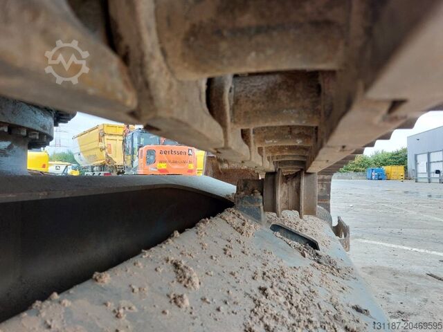 Grävmaskin med larvband Liebherr R936LC