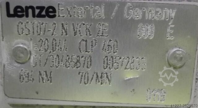 Motorreductor 3.9 kw 70 rpm Lenze MDFKARS080-22