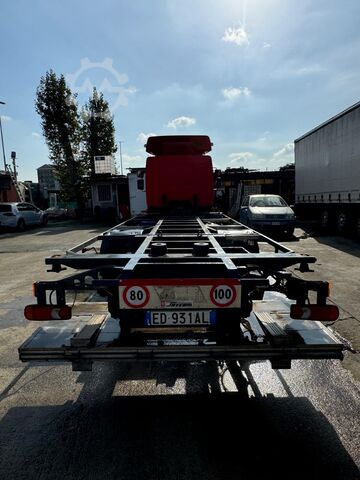 Truck chassis Renault MOTRICE TELAIO e DAF CENTINATA