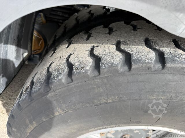 Betonszállító teherautó Iveco TRAKKER 450