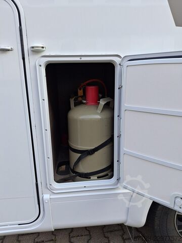 Camping-car semi-intégré CARADO T 338s