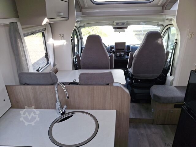 Camping-car semi-intégré CARADO T 338 pro+ / 180PS Auto / Safety / Voll LED