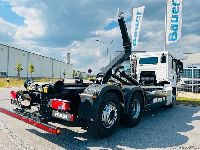 Camión portacontenedores de gancho MAN 26.470 Abroller 6x2-4/Meiller RS 21.65/Lenkachse