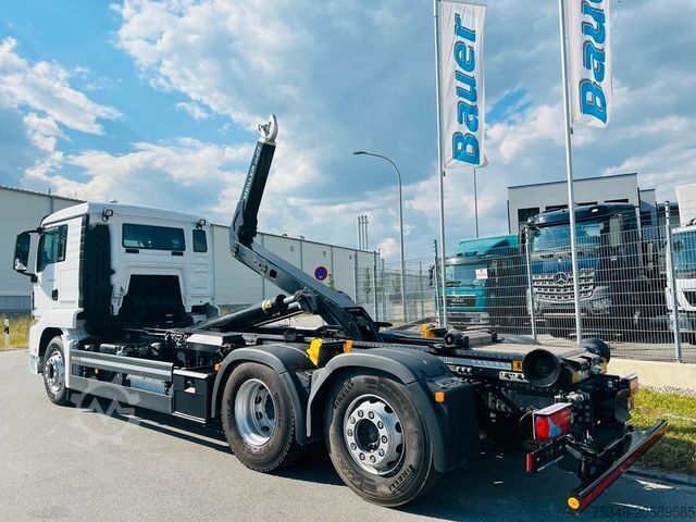 Camión portacontenedores de gancho MAN 26.470 Abroller 6x2-4/Meiller RS 21.65/Lenkachse