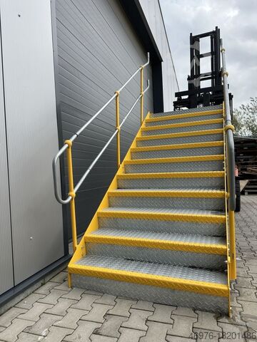 Bühnentreppe Stahl Lager Lagertreppe Stahltreppe Geschosshöhe: ca. 2.000 mm