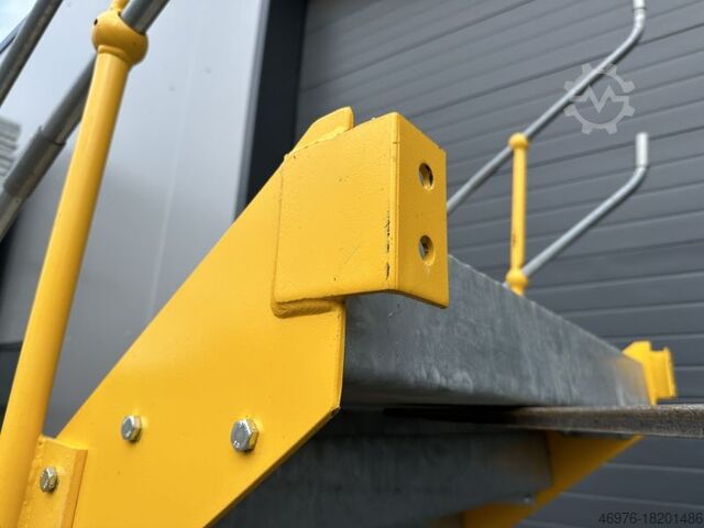 Bühnentreppe Stahl Lager Lagertreppe Stahltreppe Geschosshöhe: ca. 2.000 mm