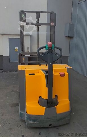 Stivuitoare pentru paleți Jungheinrich EJG112 batt2022/ 2019y/ 13434mh/ 2.5m/ tilt