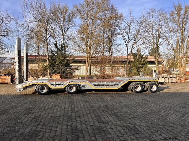 Rimorchio a pianale ribassato Möslein T 4 VB H1 R  neuer 4 Achs Tieflader + Radmulden