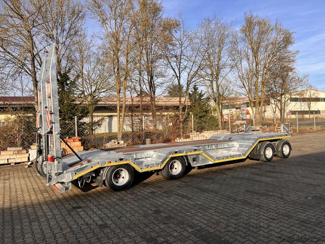 Rimorchio a pianale ribassato Möslein T 4 VB H1 R  neuer 4 Achs Tieflader + Radmulden
