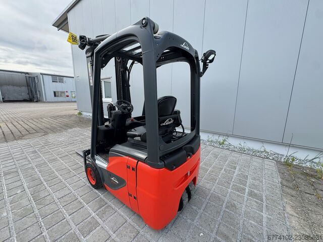 Chariot élévateur électrique à 3 roues Linde E12-386-02 + Ladegerät 3550 --EK