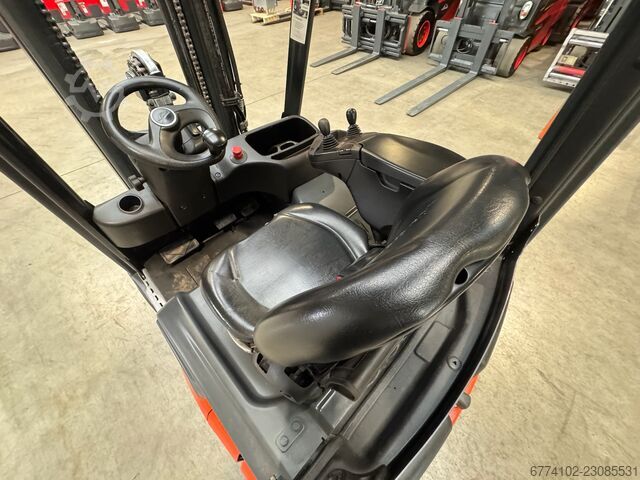 Chariot élévateur électrique à 3 roues Linde E12-386-02 + Ladegerät 3550 --EK