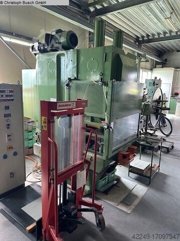 Excentrische pers - enkele kolom Masch Pressenautomatik KE 2130
