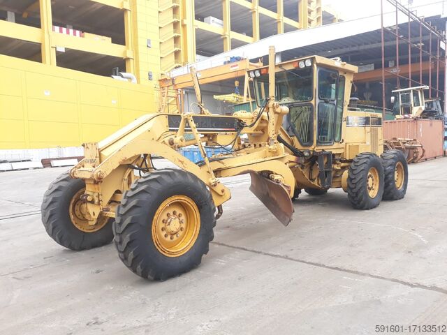Motorový grejdr Komatsu 12H