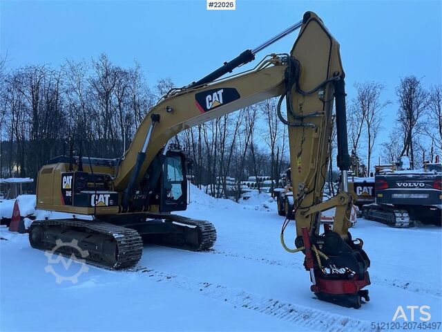 Crawler excavator CAT 324E excavator with/ GPS and grading bucket. WATCH