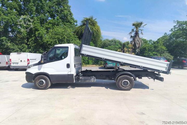 Furgón volquete trilateral Iveco DAILY 35 11 2.3 HPI RIBALTABILE
