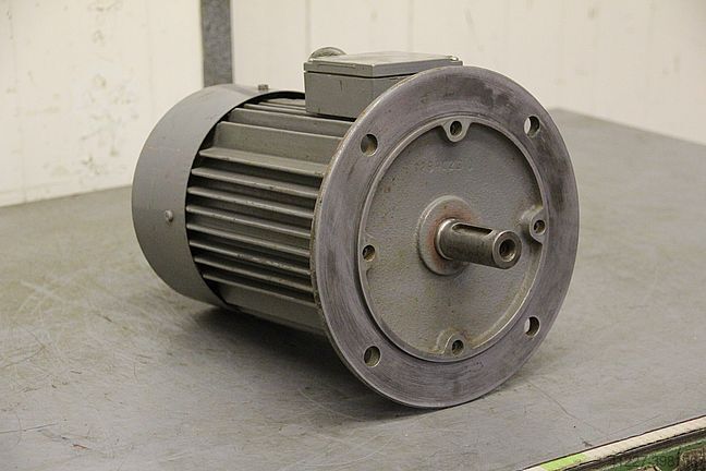 Motor eléctrico 1,5 kW 935 rpm MEZ 1AP100L-6