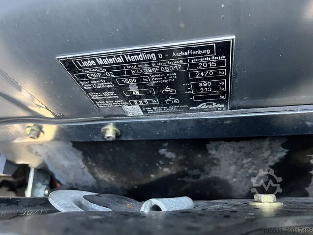 Elektryczny wózek widłowy 4-kołowy Linde E16P-01