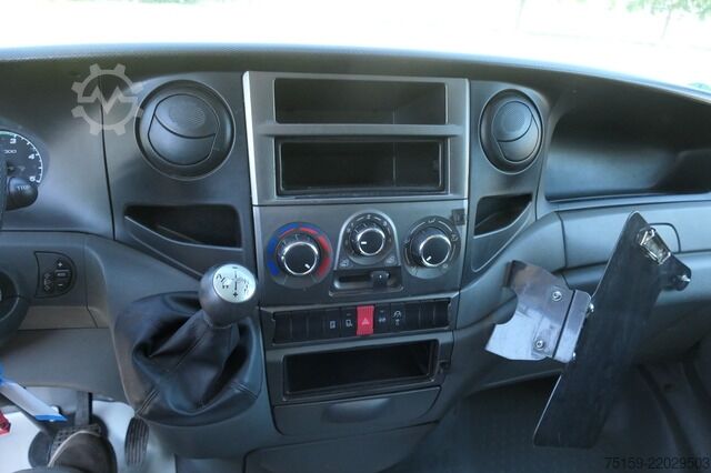 Vrachtwagen met bakwagen iveco Daily 35 S11 C30C AUTOMATIK KAMERA Regale LUFT DURCHGANG EURO-5 CoC