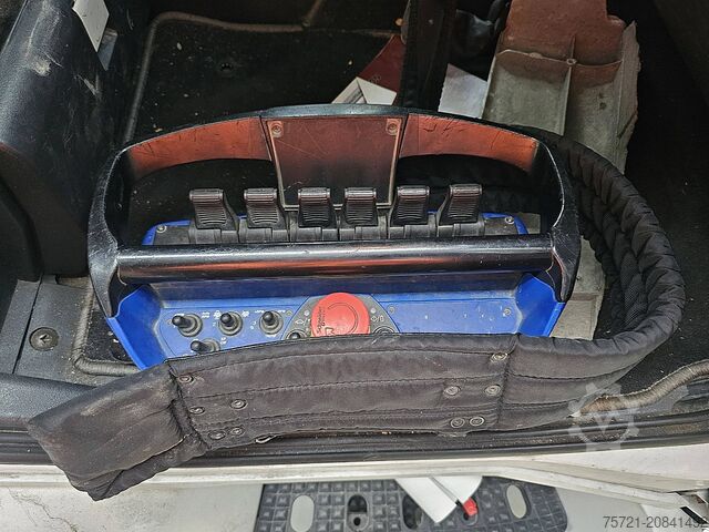 Loading platform IVECO 120E25 EUROCARGO E6 FASSI CRANE REMOT