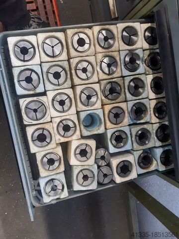 Torno CNC com carregador de barras TRAUB TND 200