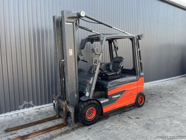 Empilhador eléctrico de 4 rodas Linde E25L-01