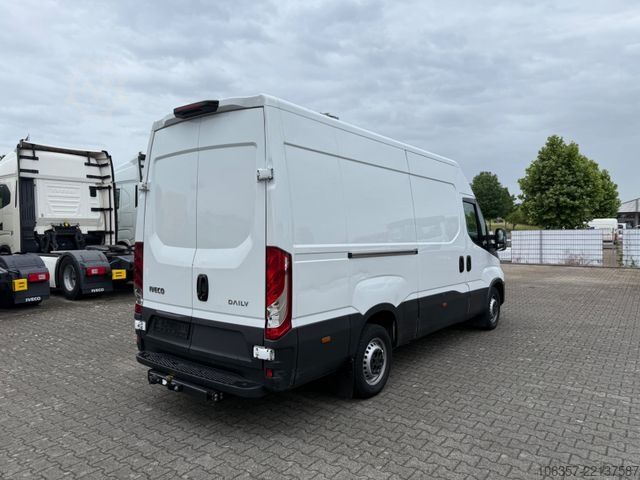 Furgone a tetto alto IVECO Daily 35S16V Klima, PDC,Tacho, AHK, RD 3520mm