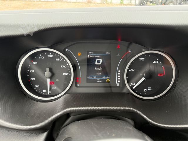 Furgone a tetto alto IVECO Daily 35S16V Klima, PDC,Tacho, AHK, RD 3520mm