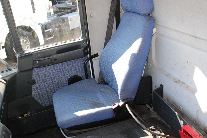 Lifting platform MAN TGL 17.240 + 3PERSON + MANUAL