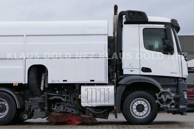 Veegmachine MERCEDES-BENZ Arocs 1840  Straßenkehrmaschine BH 9 Kamera