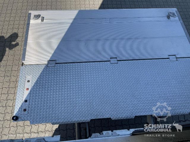 Otvorena poluprikolica sa ceradom Schmitz Cargobull Curtainsider Standard Ladebordwand Getränke