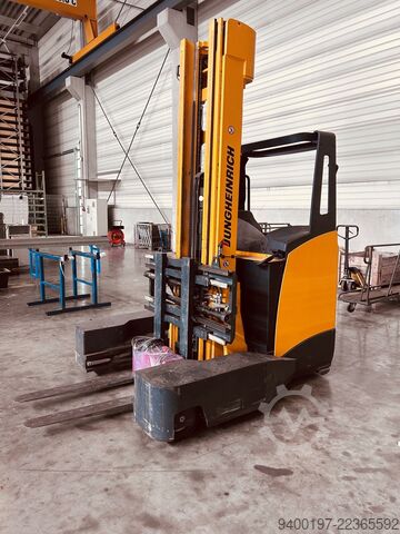 Carrello elevatore a 4 vie con posizionatore forche Kaup JUNGHEINRICH ETV Q25