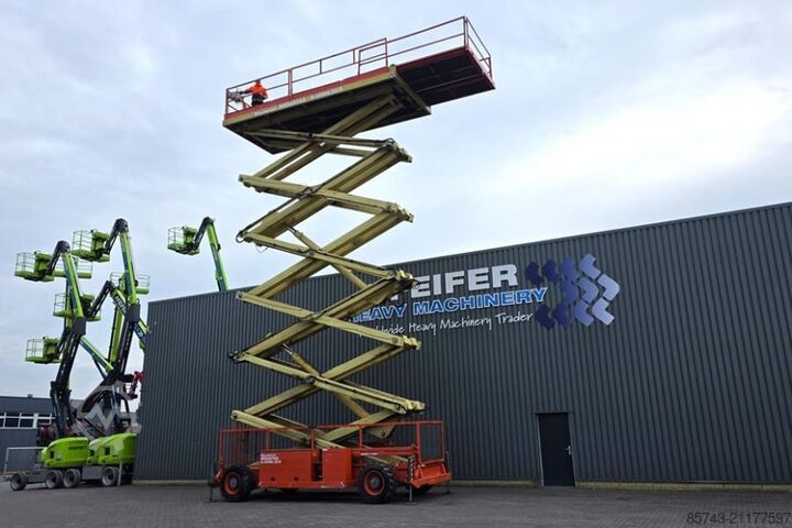 Podnośnik nożycowy Holland Lift G-300DL30/S Diesel, 4x4x4 Drive, 33.5m Working Hei