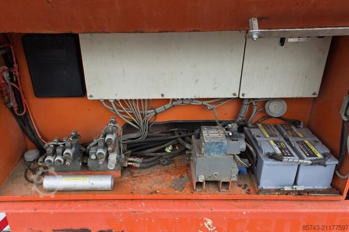 Podnośnik nożycowy Holland Lift G-300DL30/S Diesel, 4x4x4 Drive, 33.5m Working Hei