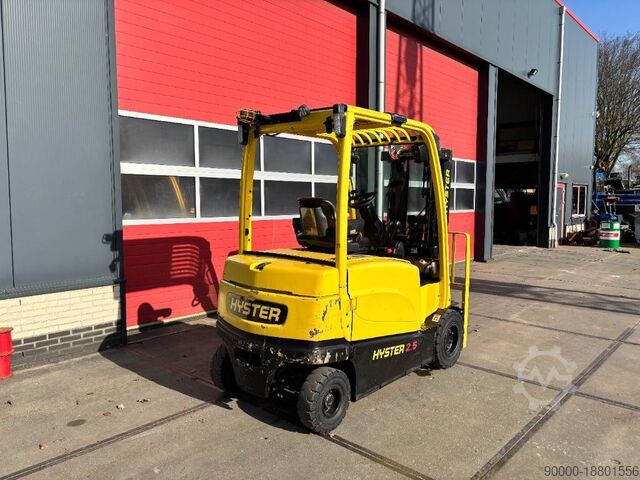 Vorkheftruck Hyster J 2.5 XN 2500kg E- heftruck triplo