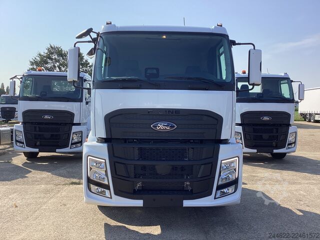 Vrachtwagen met op maat gemaakte opbouw Ford Ford 4x2 Road 1833 Low Roof Sleeper Cab