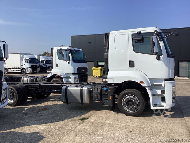 Vrachtwagen met op maat gemaakte opbouw Ford Ford 4x2 Road 1833 Low Roof Sleeper Cab