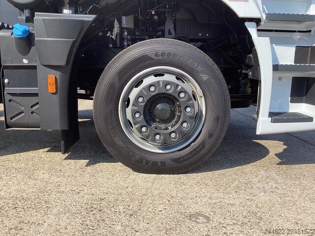 Vrachtwagen met op maat gemaakte opbouw Ford Ford 4x2 Road 1833 Low Roof Sleeper Cab