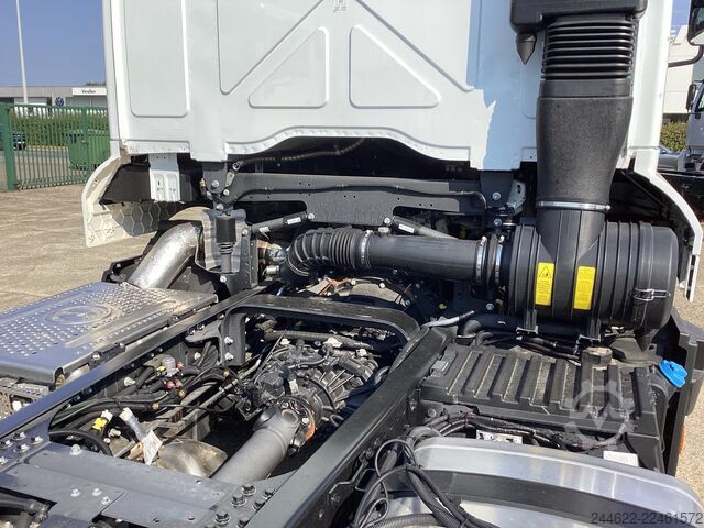 Vrachtwagen met op maat gemaakte opbouw Ford Ford 4x2 Road 1833 Low Roof Sleeper Cab
