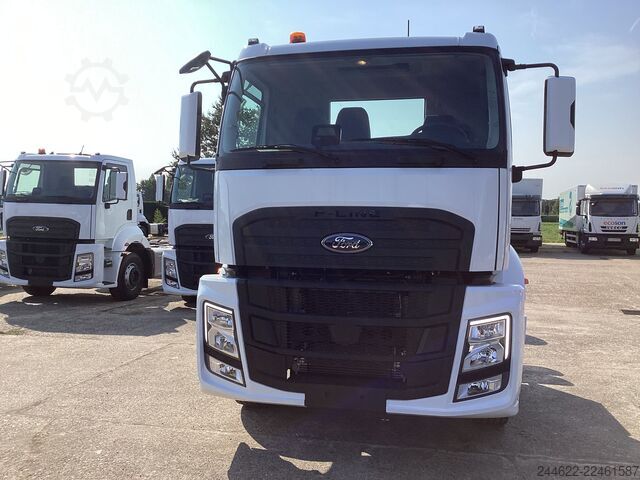 Camion con carrozzeria personalizzata Ford Ford 4x2 Road 1833 Daycab