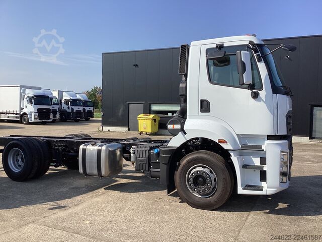 Camion con carrozzeria personalizzata Ford Ford 4x2 Road 1833 Daycab