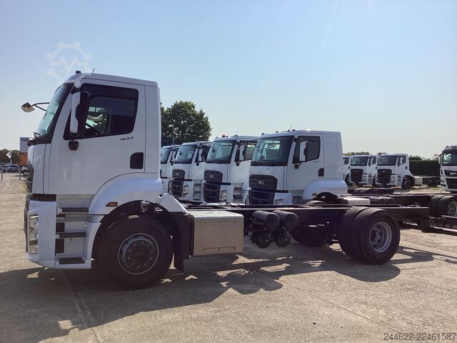 Camion con carrozzeria personalizzata Ford Ford 4x2 Road 1833 Daycab