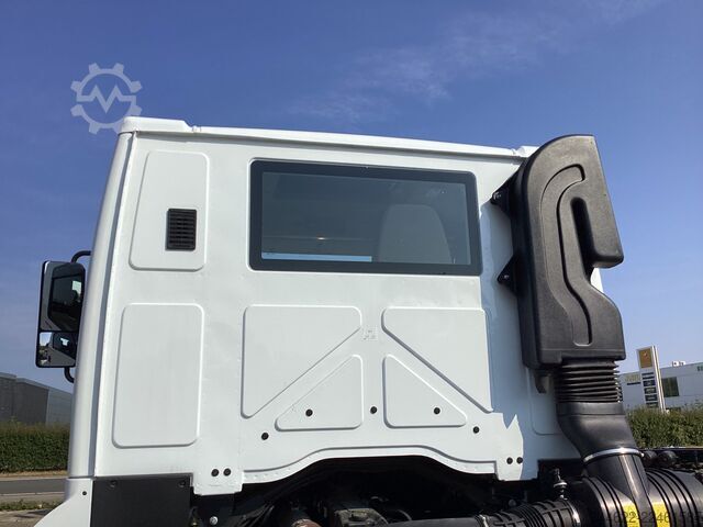 Camion con carrozzeria personalizzata Ford Ford 4x2 Road 1833 Daycab