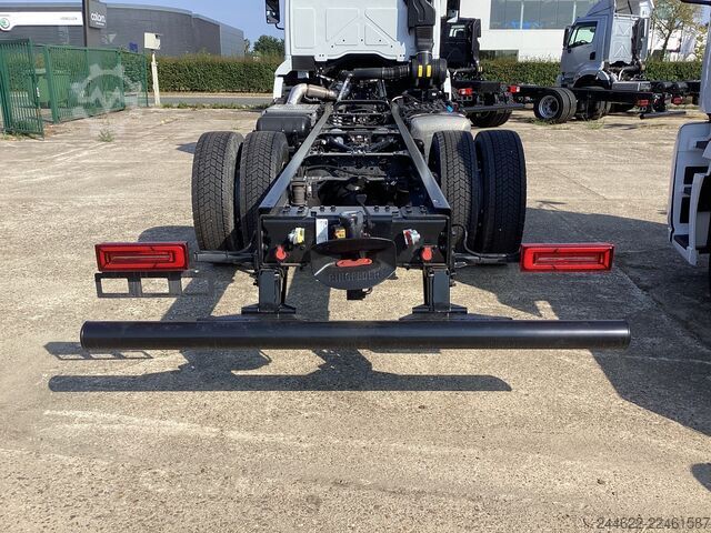 Camion con carrozzeria personalizzata Ford Ford 4x2 Road 1833 Daycab